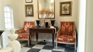 Entrance hall- click for photo gallery